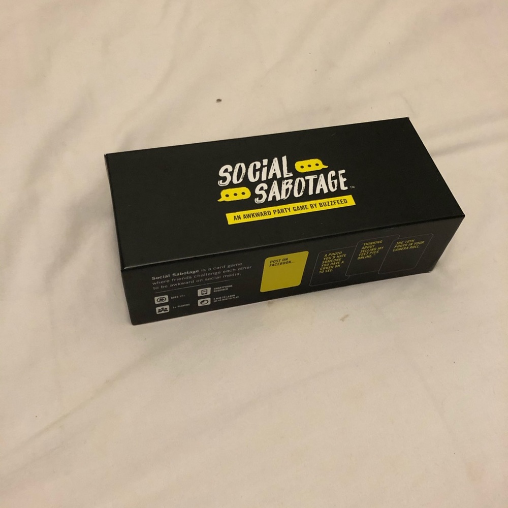 Social sabotage game